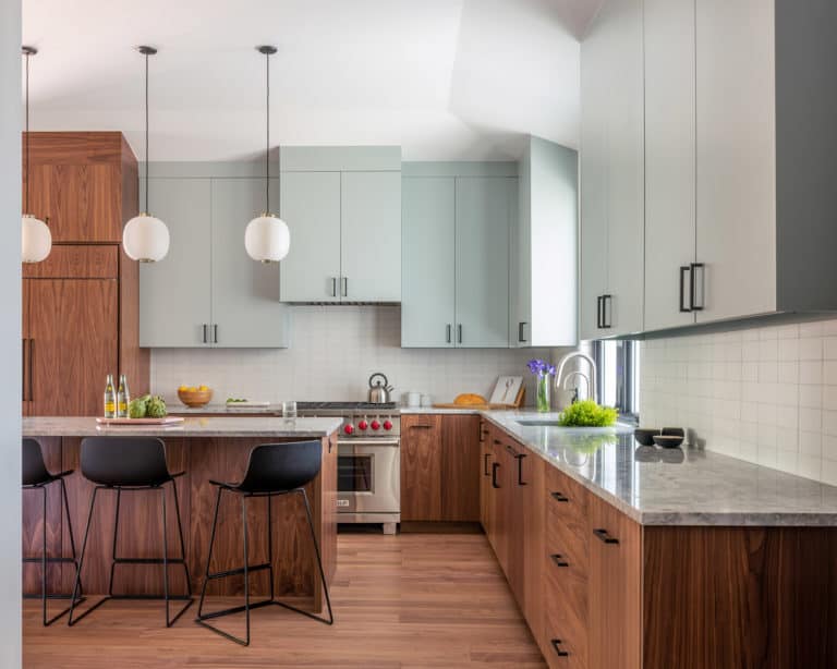 Remodeled two-toned high-end kitchen in Tether Trails Austin